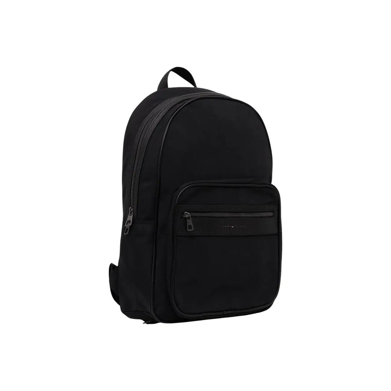 Sac à dos Tommy Hilfiger pour homme Repreve en nylon noir avec poche avant zippée et logo discret de la marque, largeur 15 cm.
