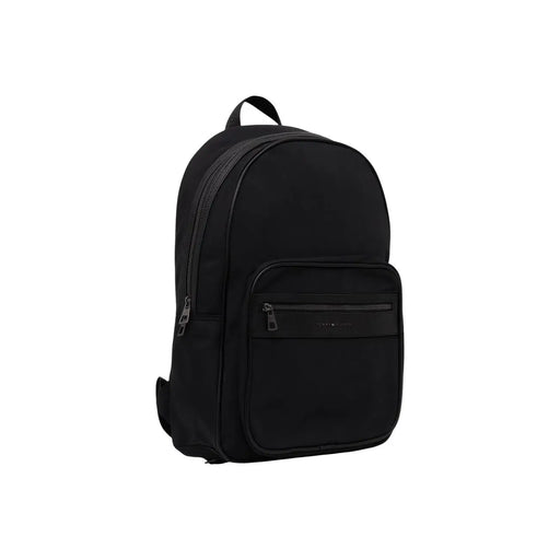 Sac à dos Tommy Hilfiger pour homme Repreve en nylon noir avec poche avant zippée et logo discret de la marque, largeur 15 cm.