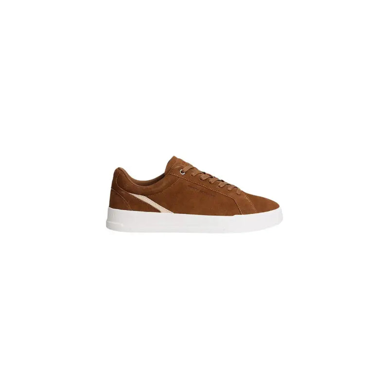 Tommy Hilfiger baskets basses en daim beige pour hommetop avec une semelle en caoutchouc blanc et une subtile bande beige pour l'automne-hiver