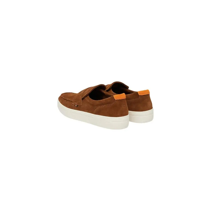 Tommy Hilfiger Mocassins en daim camel pour homme, baskets à enfiler avec semelle en caoutchouc blanc et languette orange au talon