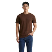 Tommy Hilfiger T-shirt homme marron à col rond en coton bio avec petit logo sur la poitrine gauche, coupe classique