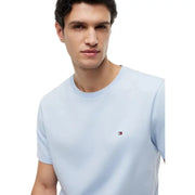 bleu clair Tommy Hilfiger T-shirt homme en coton bio, coupe classique, avec petit logo brodé sur la poitrine