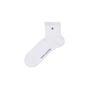 Blanc Tommy Hilfiger Chaussettes basses avec un petit logo sur le bord-côte et le nom de la marque imprimé sur le côté.