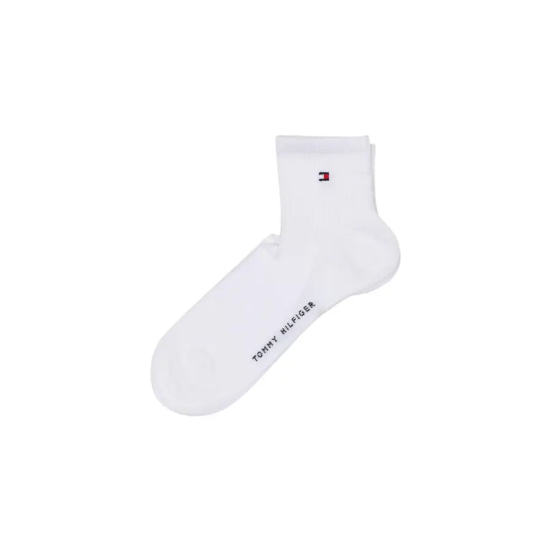 Blanc Tommy Hilfiger Chaussettes basses avec un petit logo sur le bord-côte et le nom de la marque imprimé sur le côté.
