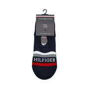 Chaussettes invisibles Tommy Hilfiger pour homme, bleu marine foncé, à rayures blanches et rouges et à large bande blanche portant le nom de la marque.