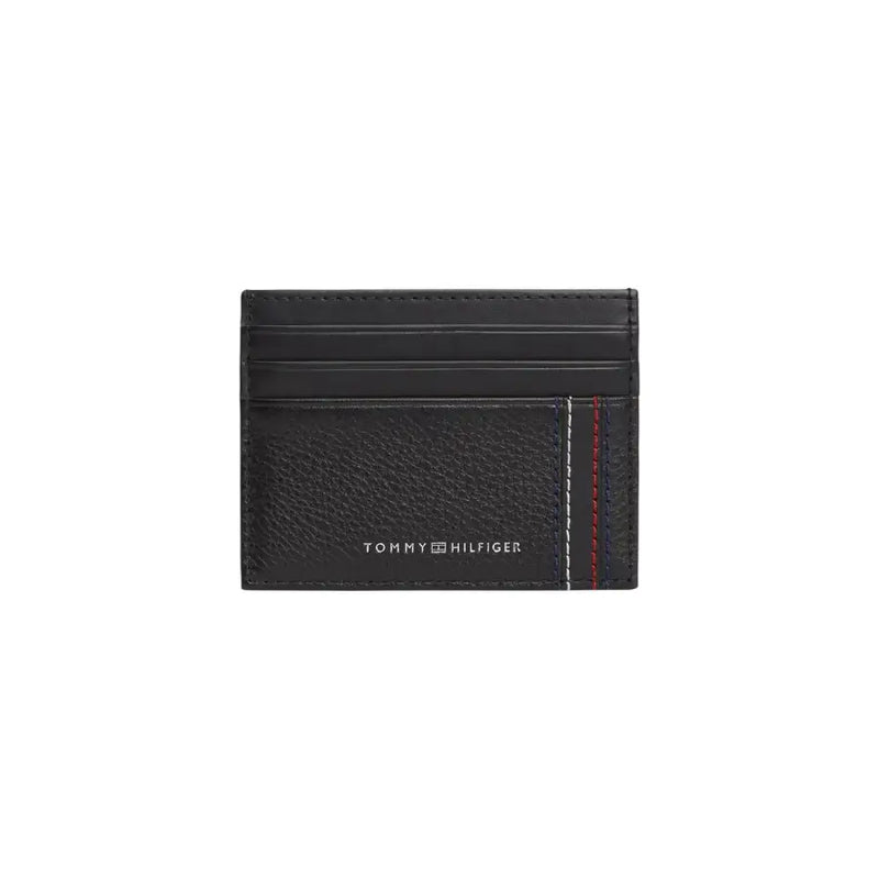 Tommy Hilfiger Portefeuille homme en cuir noir texturé avec porte-cartes et surpiqûres rouges et blanches discrètes sur le bord.