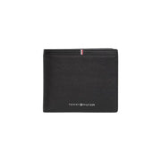 Portefeuille homme Tommy Hilfiger en cuir noir texturé avec de subtiles rayures rouges, blanches et bleues sur le dessus. top bord