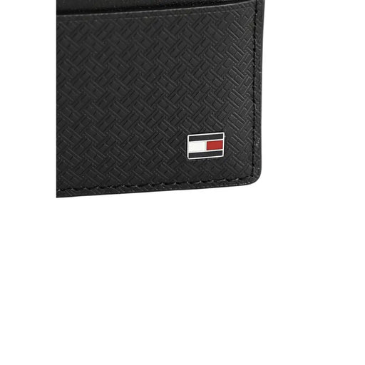 Tommy Hilfiger Portefeuille homme en cuir noir texturé avec un motif tissé discret et un emblème drapeau emblématique