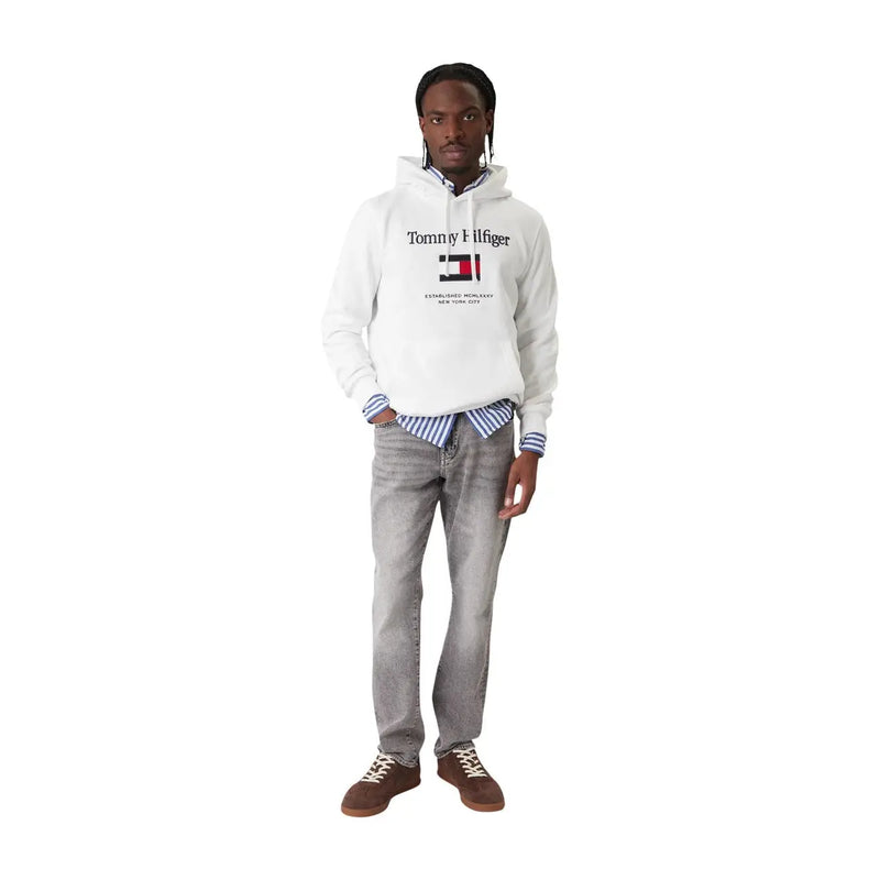 Tommy Hilfiger Sweat à capuche blanc en coton pour homme, orné d'un logo imposant et d'un texte rayé sur la poitrine.
