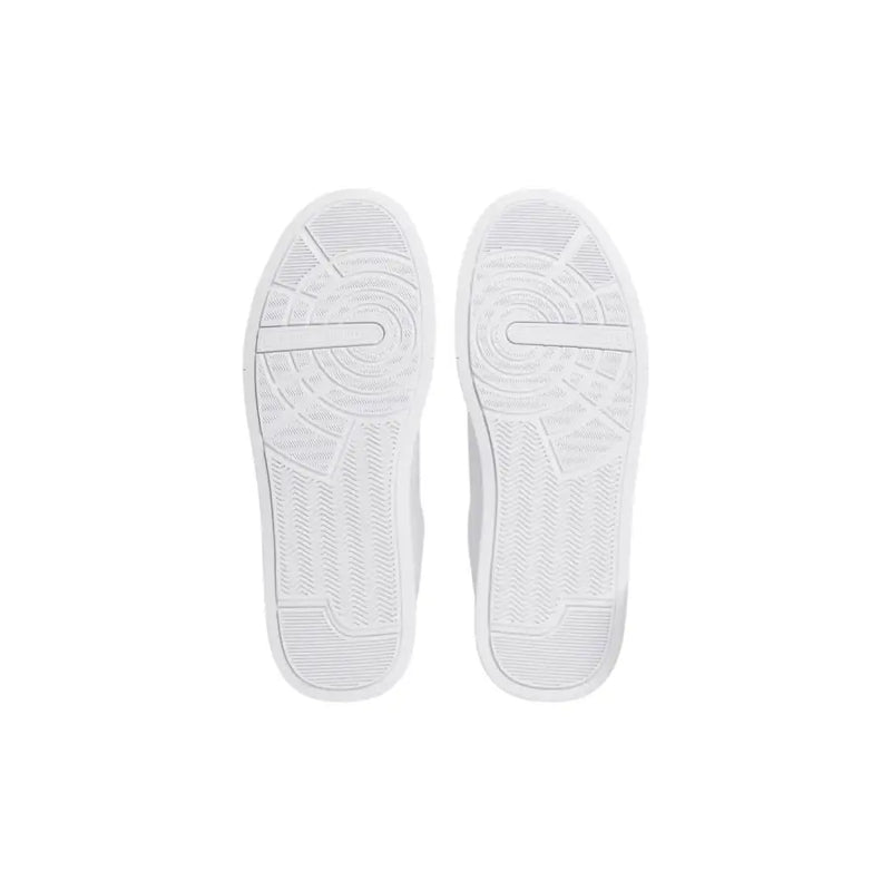 Baskets Tommy Hilfiger pour homme en cuir blanc à semelles en caoutchouc blanc texturées circulaires et lignes géométriques discrètes.