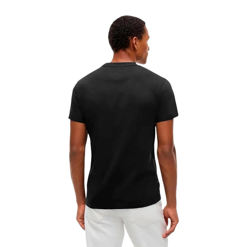 Tommy Hilfiger T-shirt noir en coton à manches courtes et col rond pour homme, vue de face, idéal pour une tenue décontractée.