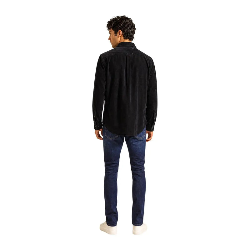 Tommy Hilfiger Chemise homme noire en velours côtelé noir à manches longues et boutons, en coton biologique (vue de face)