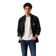 Tommy Hilfiger Chemise homme en velours côtelé de coton biologique noir avec un écusson logo blanc sur la poche poitrine