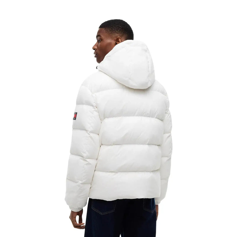 Tommy Hilfiger Doudoune essentielle pour homme, blanche, matelassée et à capuche, vue de profil
