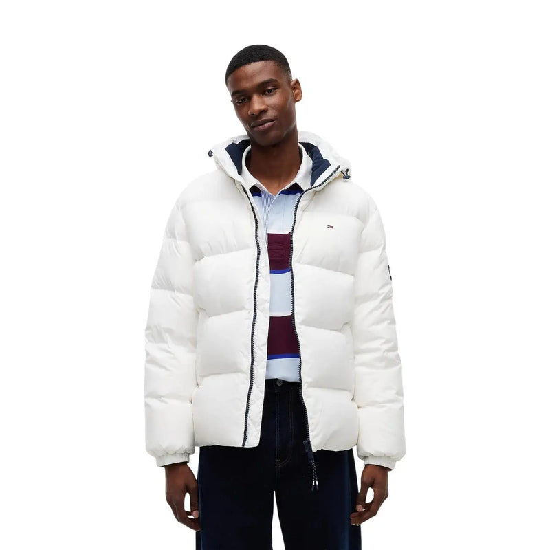 Tommy Hilfiger Doudoune essentielle pour homme, blanche, matelassée avec fermeture éclair noire, vue de face