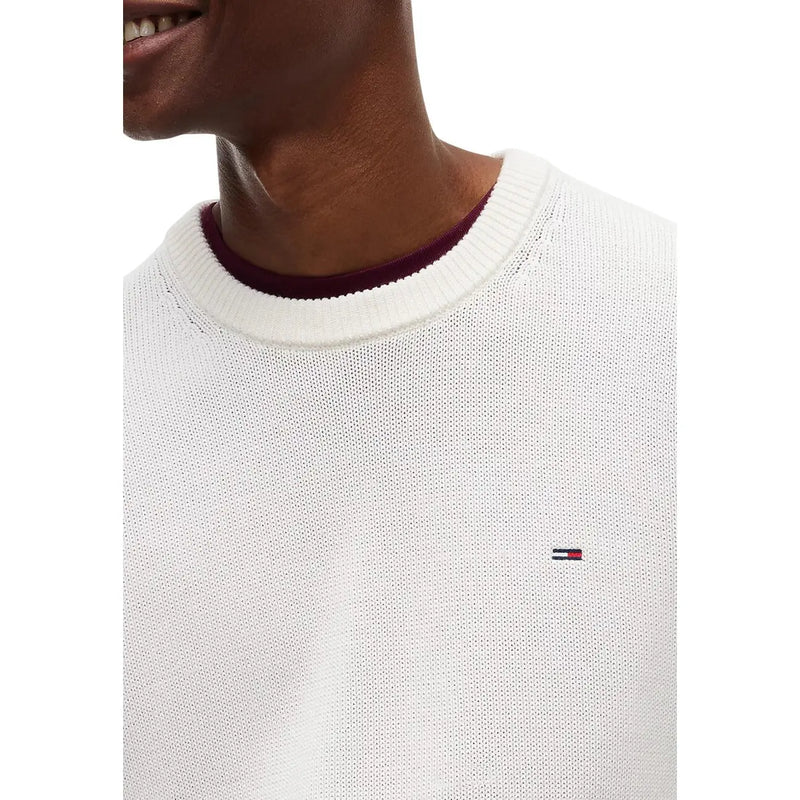 Tommy Hilfiger Pull slim pour homme en maille blanche avec col intérieur bordeaux et logo brodé, vue de face