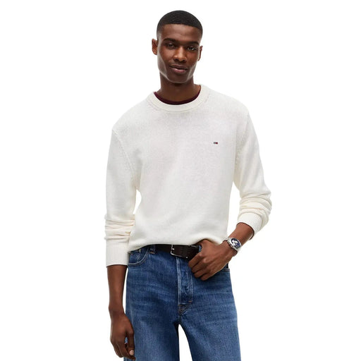 Tommy Hilfiger Pull slim Slim Ess pour homme en maille côtelée blanche avec intérieur de col bordeaux et petit logo, vue de face