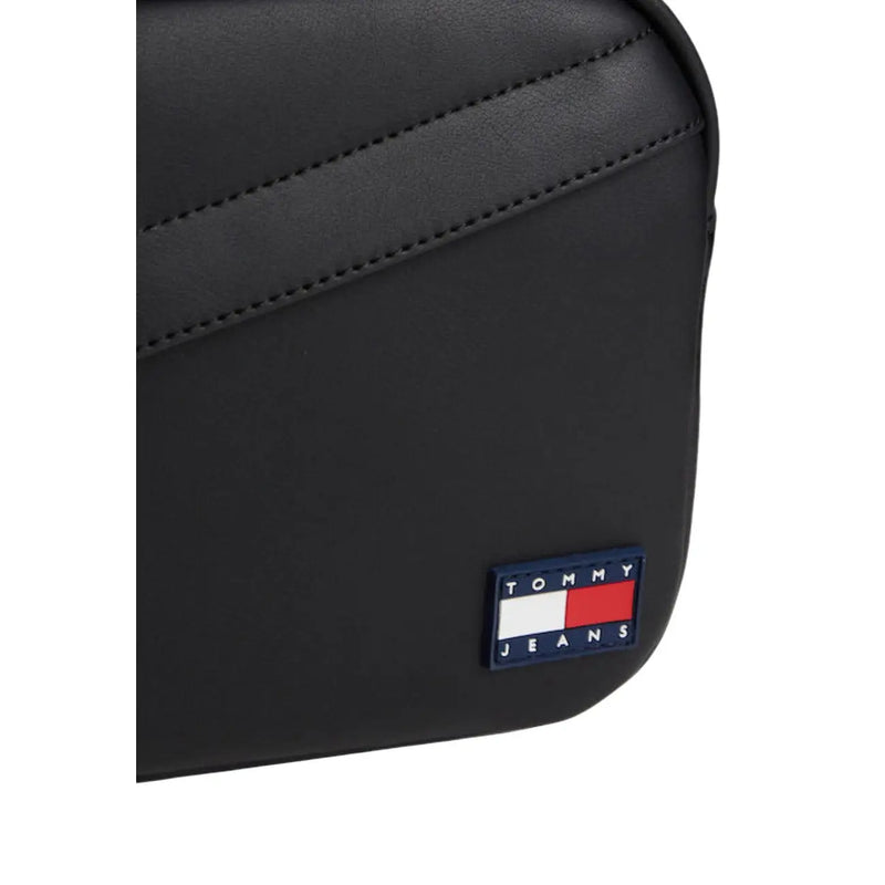 Tommy Hilfiger Trousse de toilette quotidienne pour homme, noire, avec détails cousus et écusson logo, vue de face