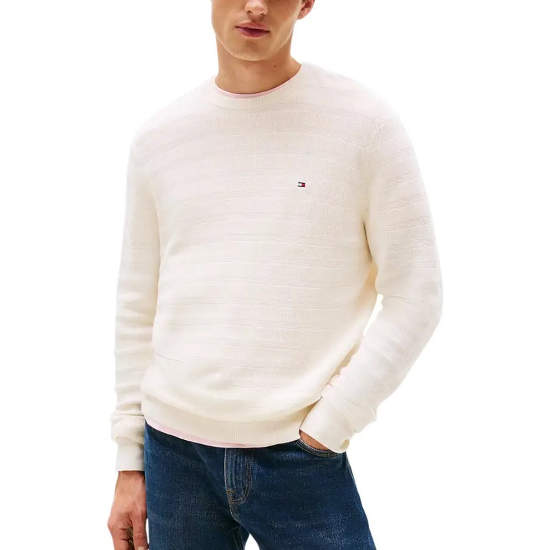 Tommy hilfiger cream crewneck sweater with ribbed cuffs and hem.