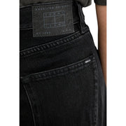 Jean en denim de coton biologique noir de Tommy Hilfiger, orné de l'étiquette Tommy Jeans classique et de l'inscription « American Original NY 1985 ».