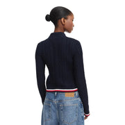 Tommy Hilfiger Pull en maille torsadée bleu marine pour femme, en coton biologique bleu marine, avec poignets côtelés et finitions rouges, blanches et marine.