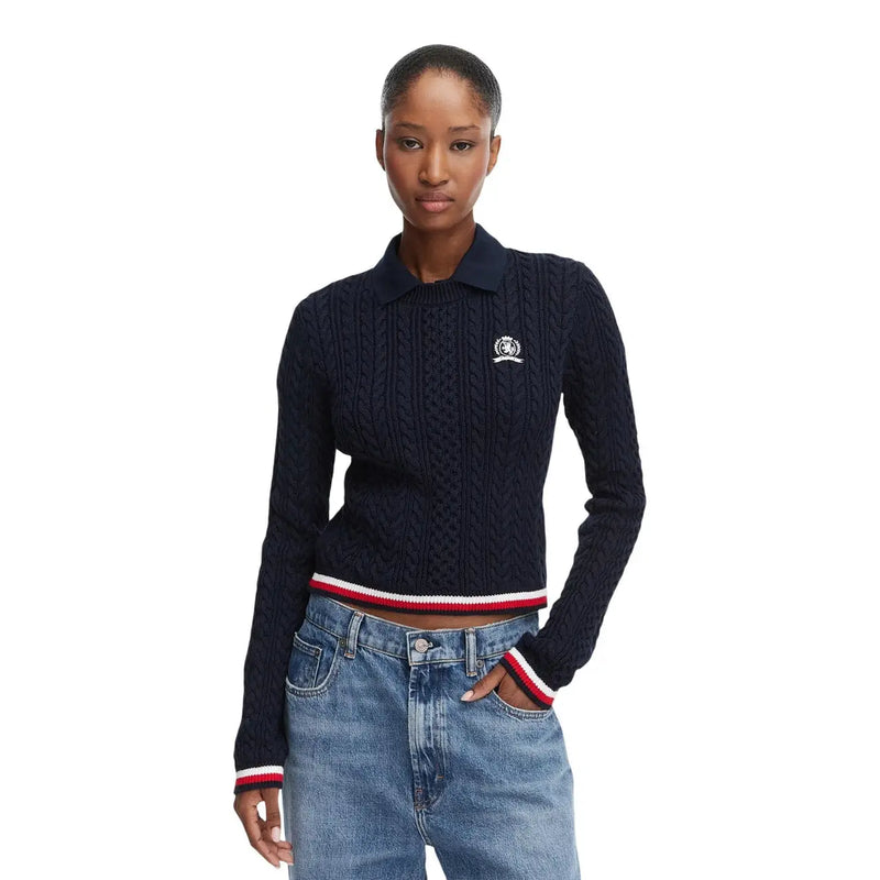 Pull polo bleu marine en maille torsadée avec bordures rouges, blanches et bleu marine, fabriqué en coton biologique par Tommy Hilfiger tricots pour femmes