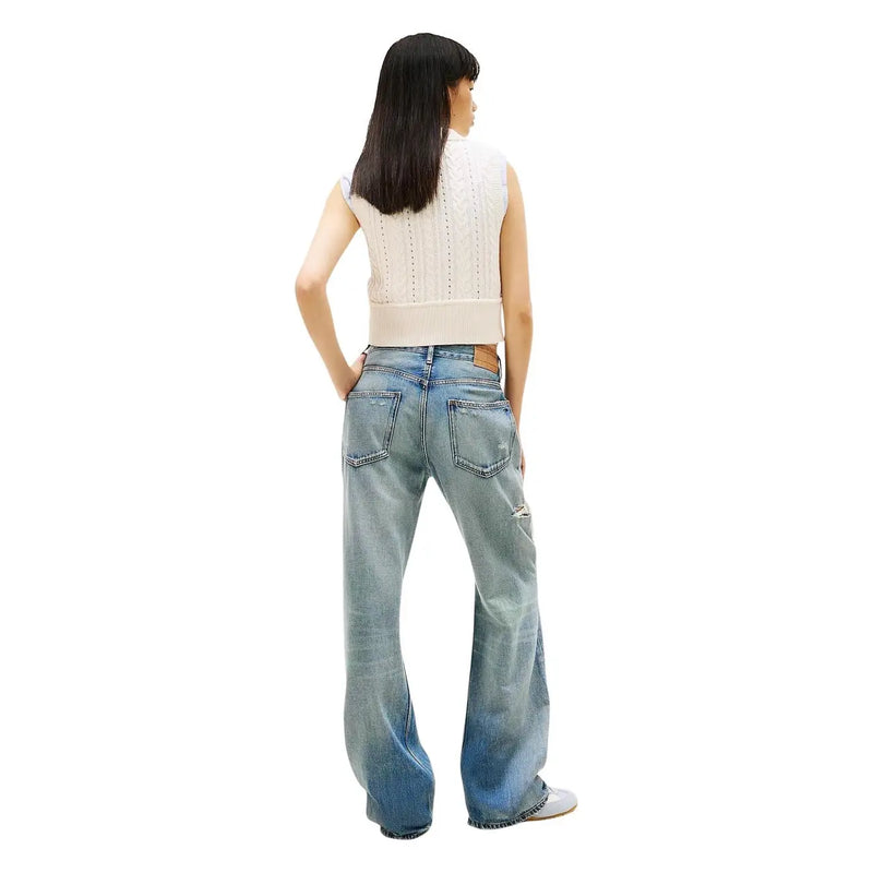 Tommy Hilfiger Jean en denim bleu clair pour femme, en coton biologique, à jambes évasées et détails usés sur la cuisse droite.