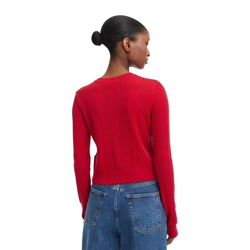 Vue de dos d'un pull Tommy Hilfiger rouge vif pour femme, en maille, avec dos côtelé et ourlet festonné, en mélange de viscose.