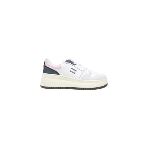 Tommy Hilfiger Baskets pour femme, lacets en daim blanc, semelle épaisse crème et subtiles touches de rose sur la languette arrière