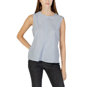 Tommy Hilfiger femmes tank top en rayures chevron bleu clair et blanches, confectionnées dans un tissu de coton léger