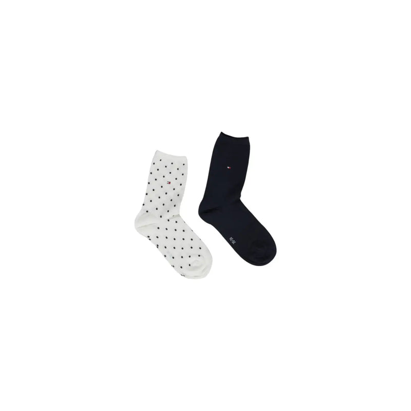 Une paire de chaussettes Tommy Hilfiger pour femme, l'une blanche à pois noirs et l'autre bleu marine, en mélange de coton, taille S.