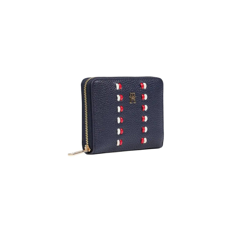 Tommy Hilfiger Portefeuille femme en cuir texturé bleu orné de clous ronds rouges et blancs et de poches zippées, taille moyenne 14 cm