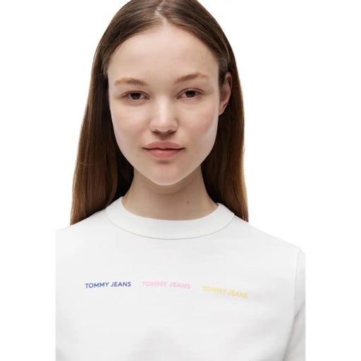 Sweat-shirt blanc Tommy Jeans à col rond avec logo brodé coloré, fabriqué en coton biologique par Tommy Hilfiger femmes