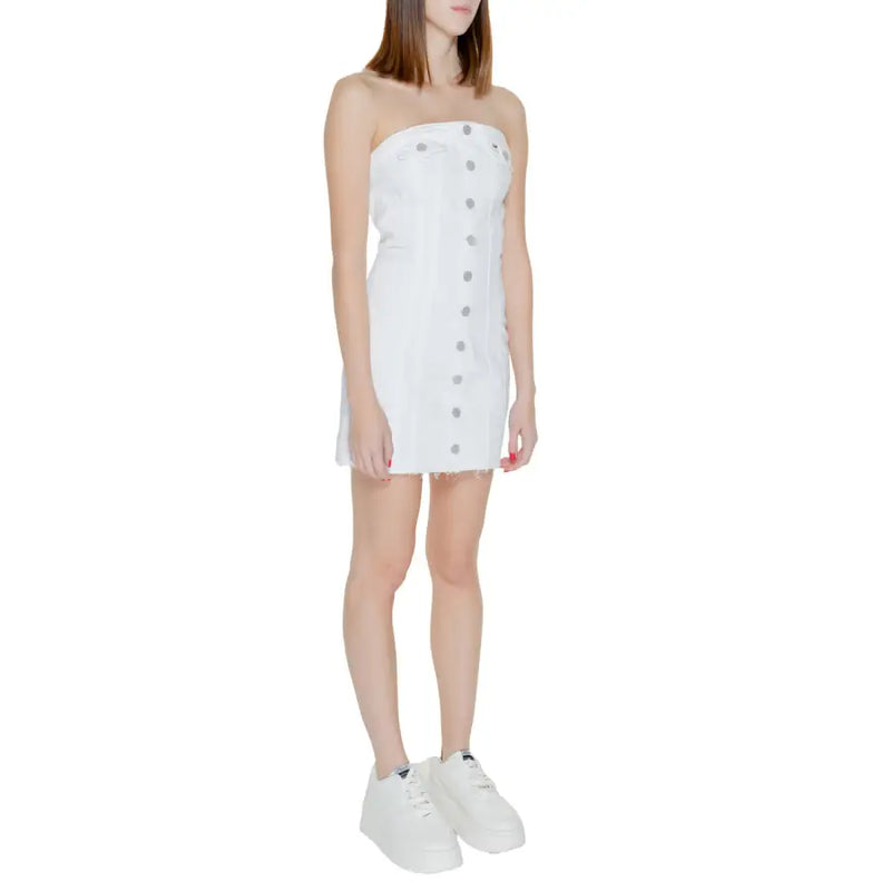 Tommy Hilfiger women’s white cotton strapless mini dress with button front and frayed hem in white denim