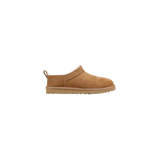 Chaussures Ugg pour homme en daim beige, à enfiler, avec doublure douce en peau de mouton blanche et semelle en caoutchouc, idéales pour le printemps et l'été.