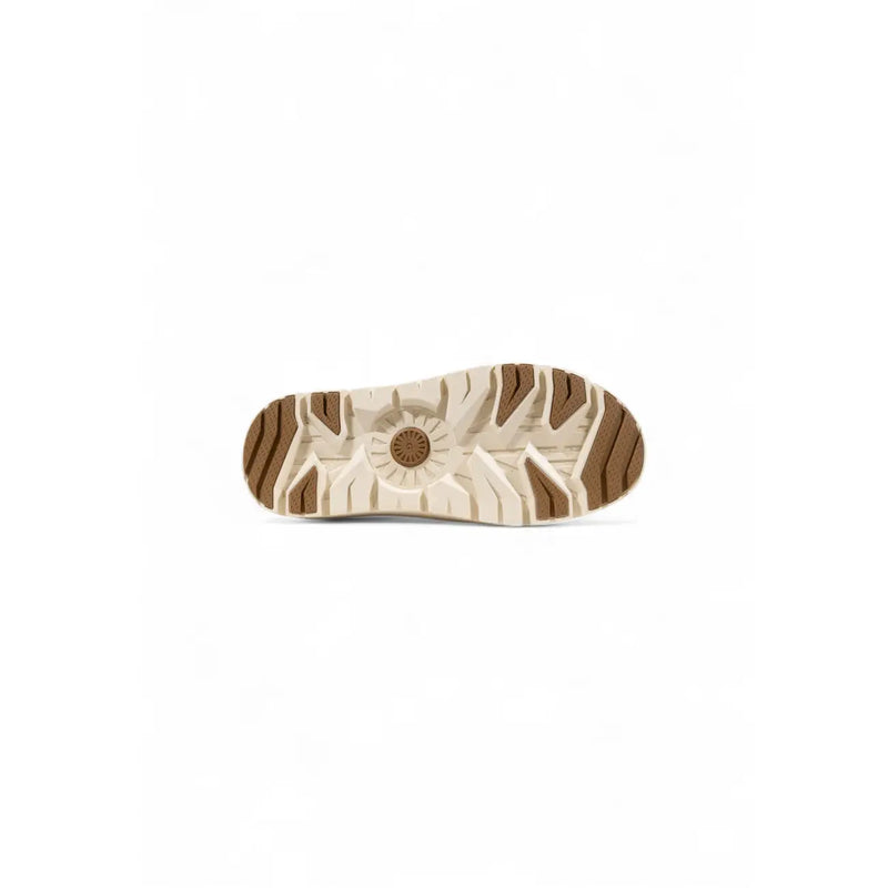 Semelle en caoutchouc beige et marron avec logo UGG circulaire sur pantoufles UGG pour homme en daim beige, chaussures d'hiver