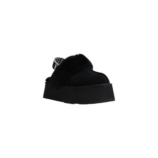 Pantoufles Ugg pour femmes en cuir suédé noir avec doublure en peau lainée et semelle plateforme épaisse et audacieuse