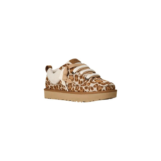 Baskets Ugg pour femme en daim beige à imprimé léopard, lacets crème et semelle en caoutchouc beige (vue de face)