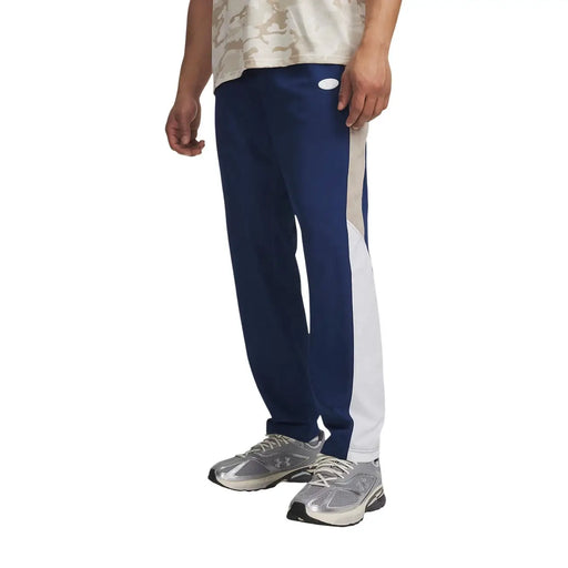 Under armour Pantalon homme bleu en polyester tissé avec bandes latérales bleu marine et blanches et petit logo ovale à la ceinture