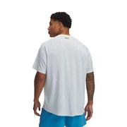 verso de under armour T-shirt homme gris en polyester à manches courtes avec petit logo noir sur col blanc