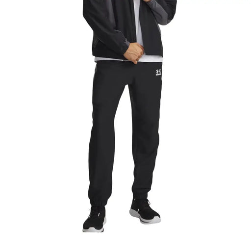 Under armour Pantalon de survêtement noir pour homme avec un logo blanc discret sur la cuisse gauche, idéal pour le sport.