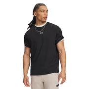 Under Armour T-shirt noir en coton pour homme, coupe classique, manches courtes, finitions blanches au col et aux poignets.