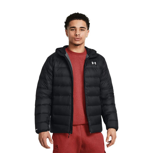 Under Armour Doudoune noire pour homme avec capuche matelassée et logo sur la poitrine, vue de face