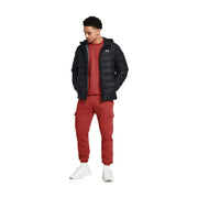 Under Armour Doudoune noire pour homme, matelassée, avec logo sur la poitrine (vue de face).