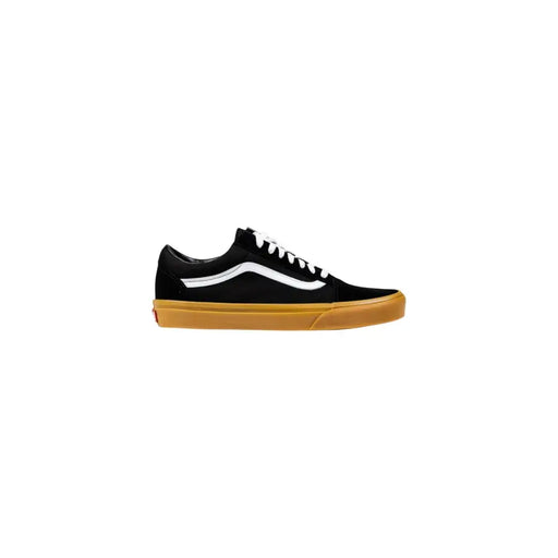 Black and white vans old skool sneaker with gum sole.