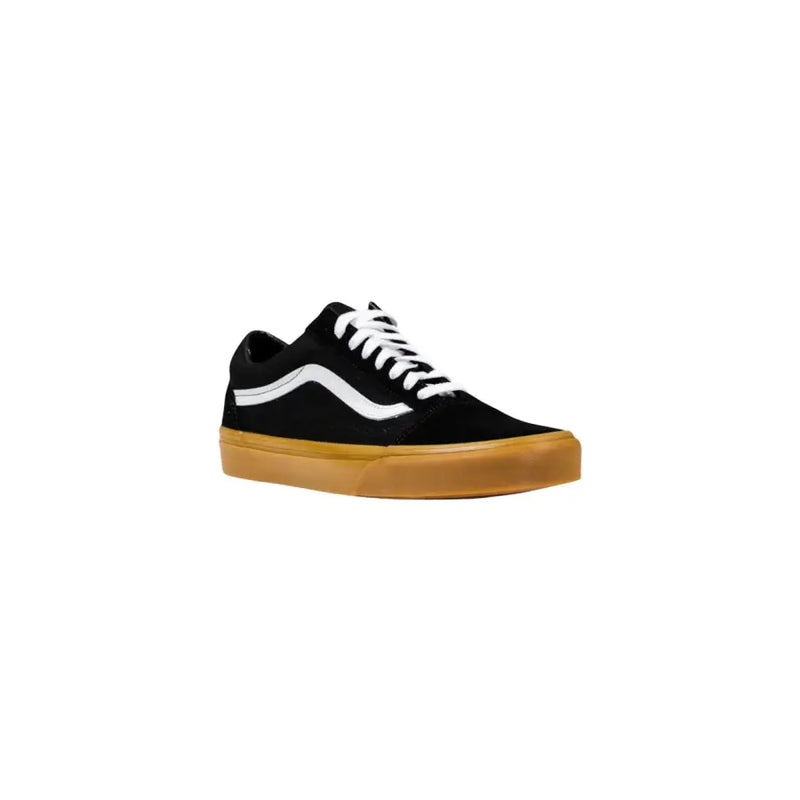 Black and white vans old skool skate shoe with gum sole.