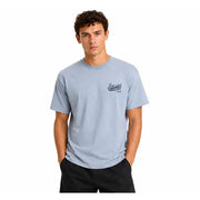 T-shirt Vans pour homme en coton bleu clair à manches courtes avec petit imprimé graphique foncé sur la poitrine gauche et col rond.