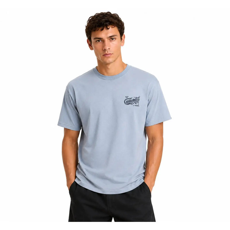 T-shirt Vans pour homme en coton bleu clair à manches courtes avec petit imprimé graphique foncé sur la poitrine gauche et col rond.