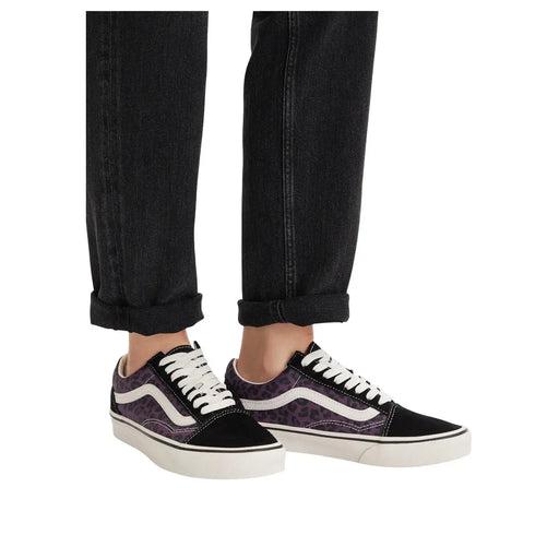 Baskets Vans Old Skool en cuir noir léopard avec imprimé violet, lacets blancs et semelle en caoutchouc classique