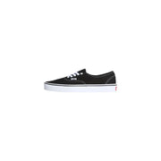 Vue arrière des baskets Vans pour homme en tissu noir, lacets blancs, semelle en caoutchouc blanc et logo rouge au talon VN000EE3BLK